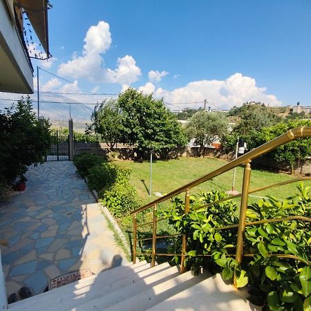 Cheerful 2 Bedroom Villa With Free Parking. Gjirokastër Екстериор снимка