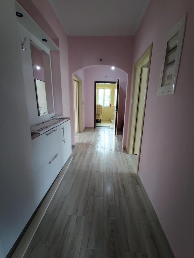 Cheerful 2 Bedroom Villa With Free Parking. Gjirokastër Екстериор снимка