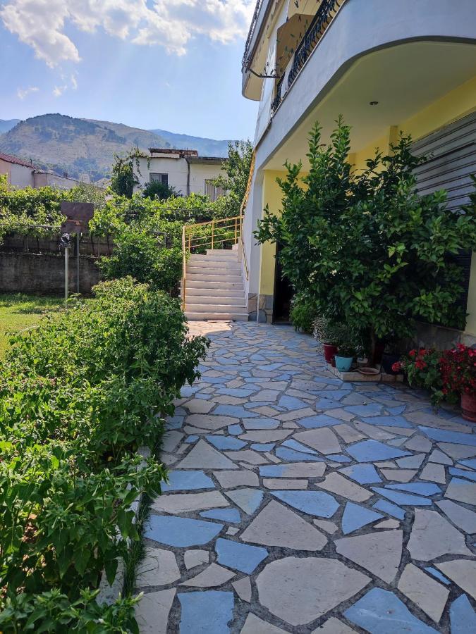 Cheerful 2 Bedroom Villa With Free Parking. Gjirokastër Екстериор снимка