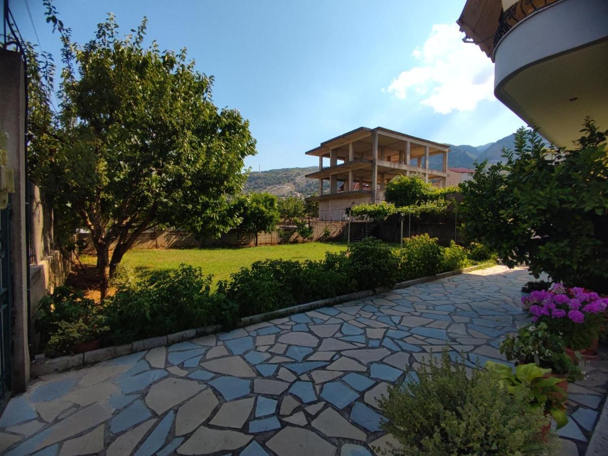 Cheerful 2 Bedroom Villa With Free Parking. Gjirokastër Екстериор снимка