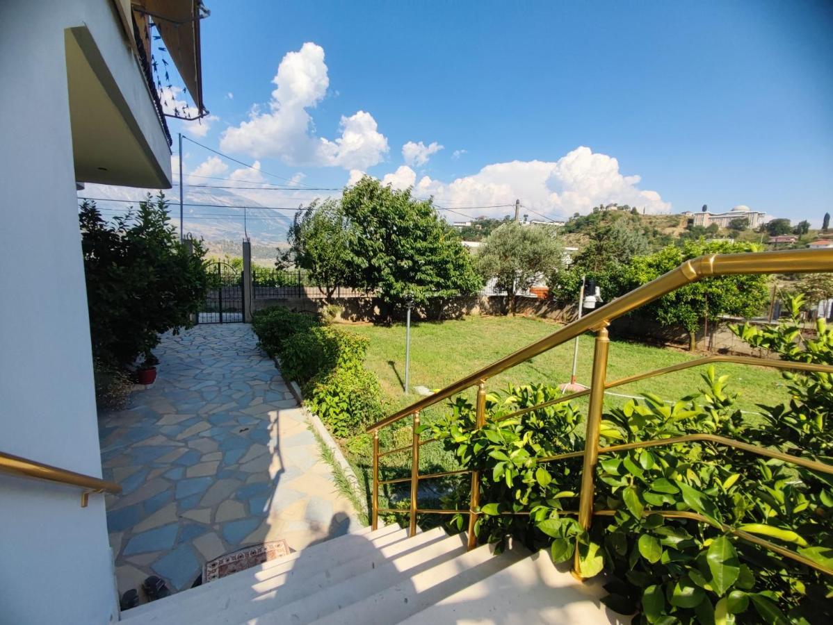 Cheerful 2 Bedroom Villa With Free Parking. Gjirokastër Екстериор снимка